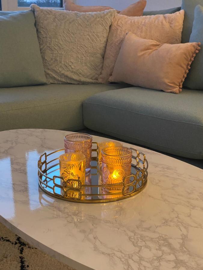 Lees Lookout Holt ,2 Bedroom Luxury Apartment With Private Parking Eksteriør bilde