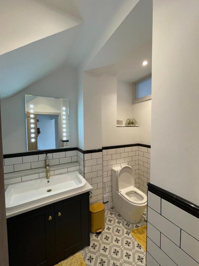 Lees Lookout Holt ,2 Bedroom Luxury Apartment With Private Parking Eksteriør bilde