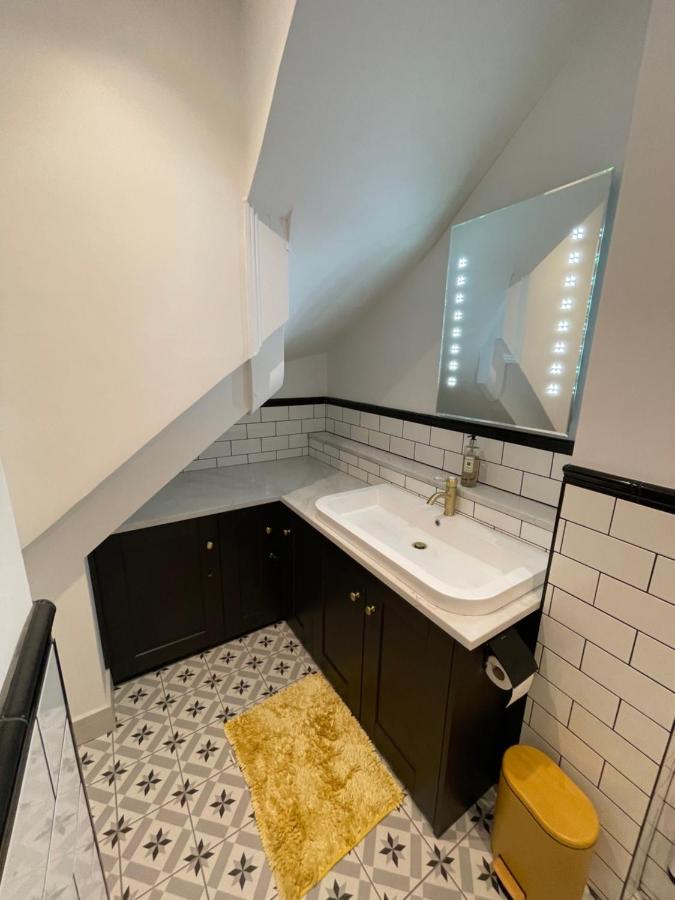 Lees Lookout Holt ,2 Bedroom Luxury Apartment With Private Parking Eksteriør bilde