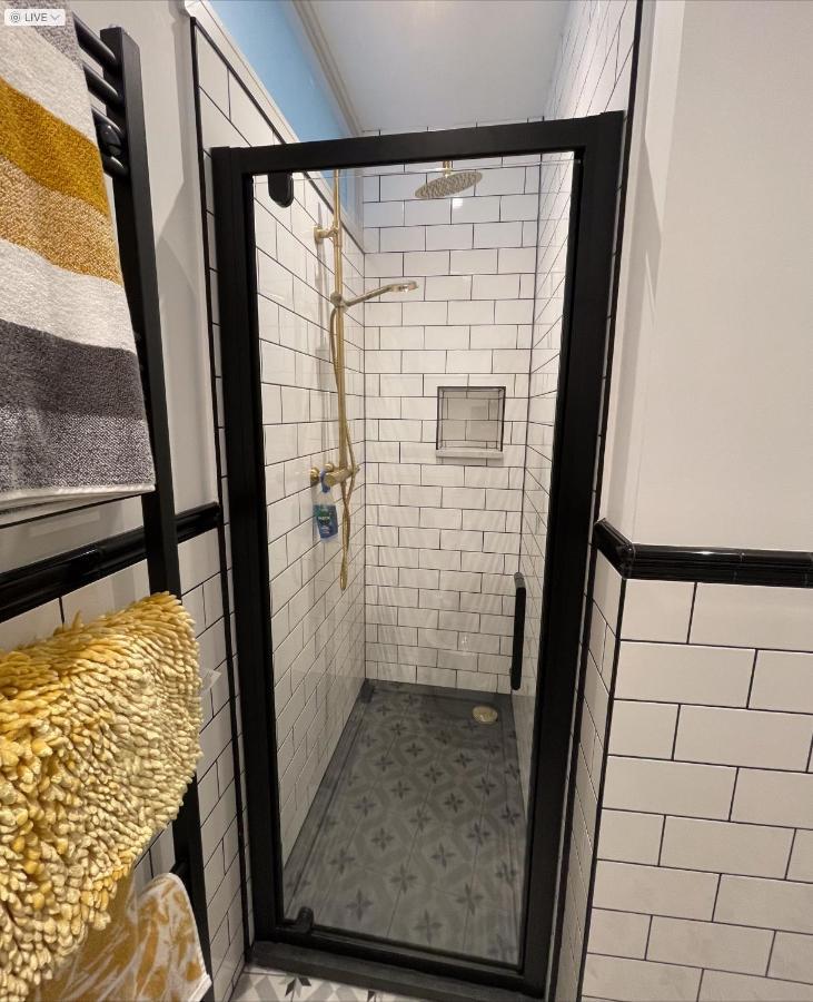 Lees Lookout Holt ,2 Bedroom Luxury Apartment With Private Parking Eksteriør bilde