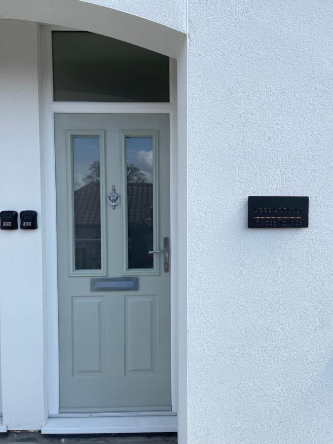 Lees Lookout Holt ,2 Bedroom Luxury Apartment With Private Parking Eksteriør bilde