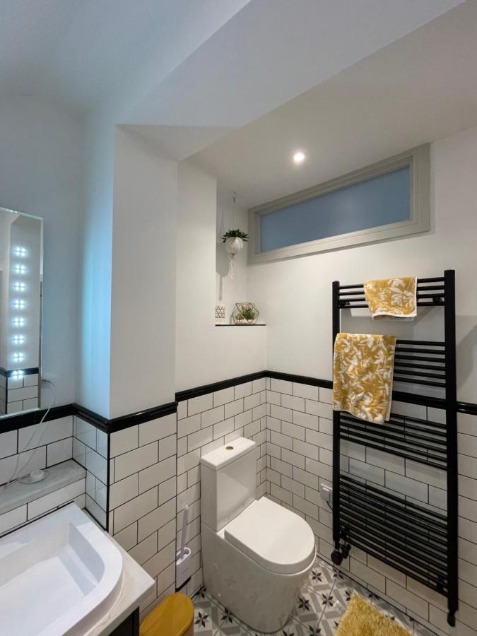 Lees Lookout Holt ,2 Bedroom Luxury Apartment With Private Parking Eksteriør bilde