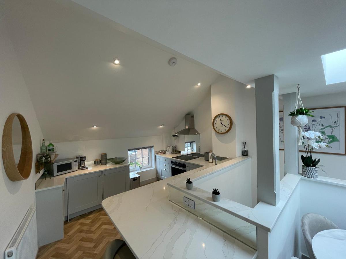 Lees Lookout Holt ,2 Bedroom Luxury Apartment With Private Parking Eksteriør bilde