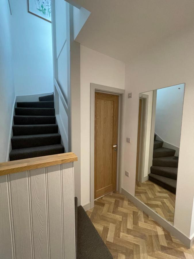 Lees Lookout Holt ,2 Bedroom Luxury Apartment With Private Parking Eksteriør bilde