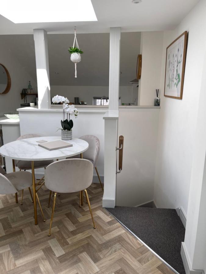 Lees Lookout Holt ,2 Bedroom Luxury Apartment With Private Parking Eksteriør bilde